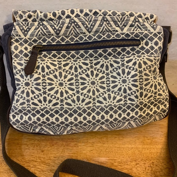 Bella Taylor Brown and White Crossbody Bag with Adjustable Strap - Picture 5 of 9